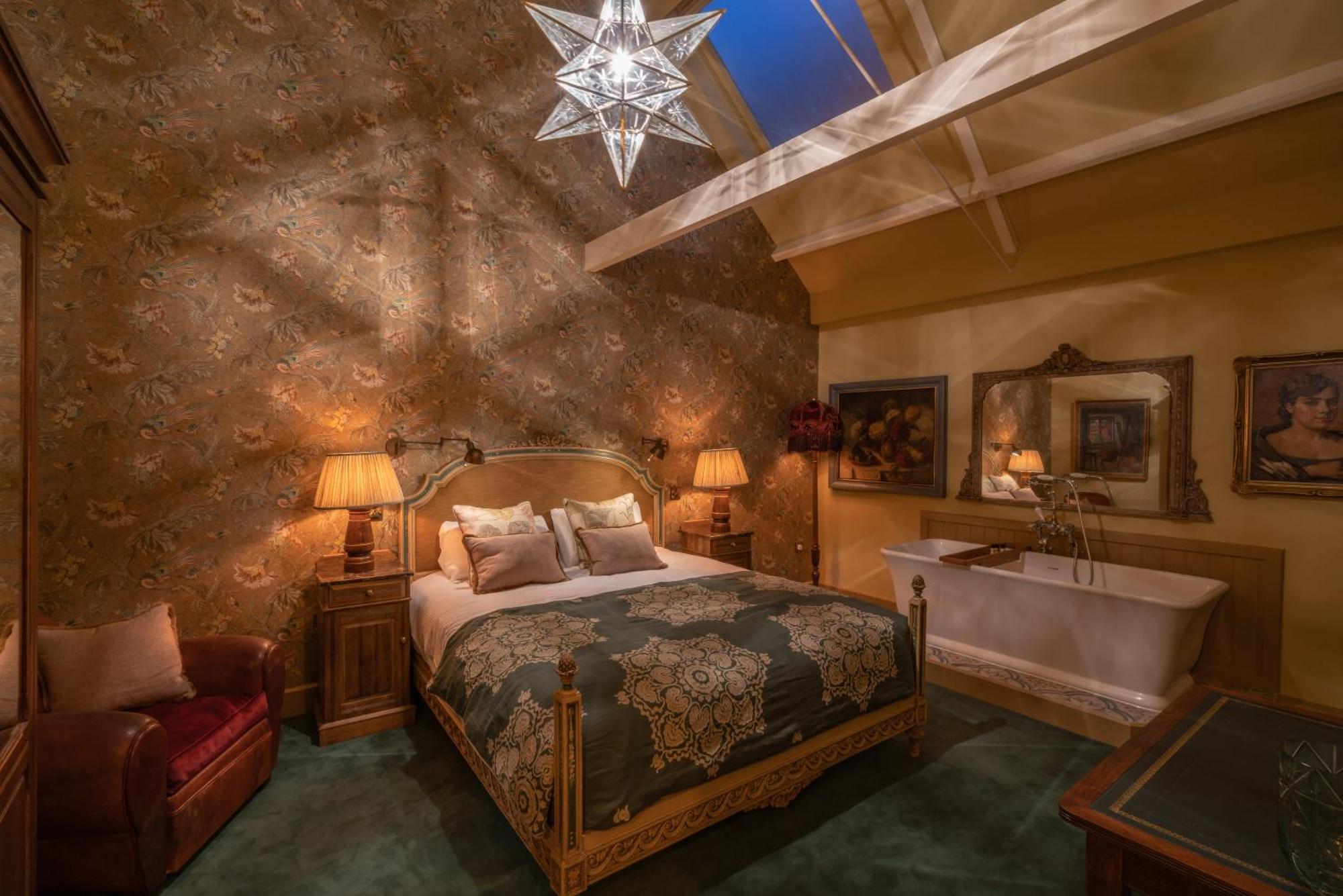 Albero Bedrooms Bedford Exterior photo