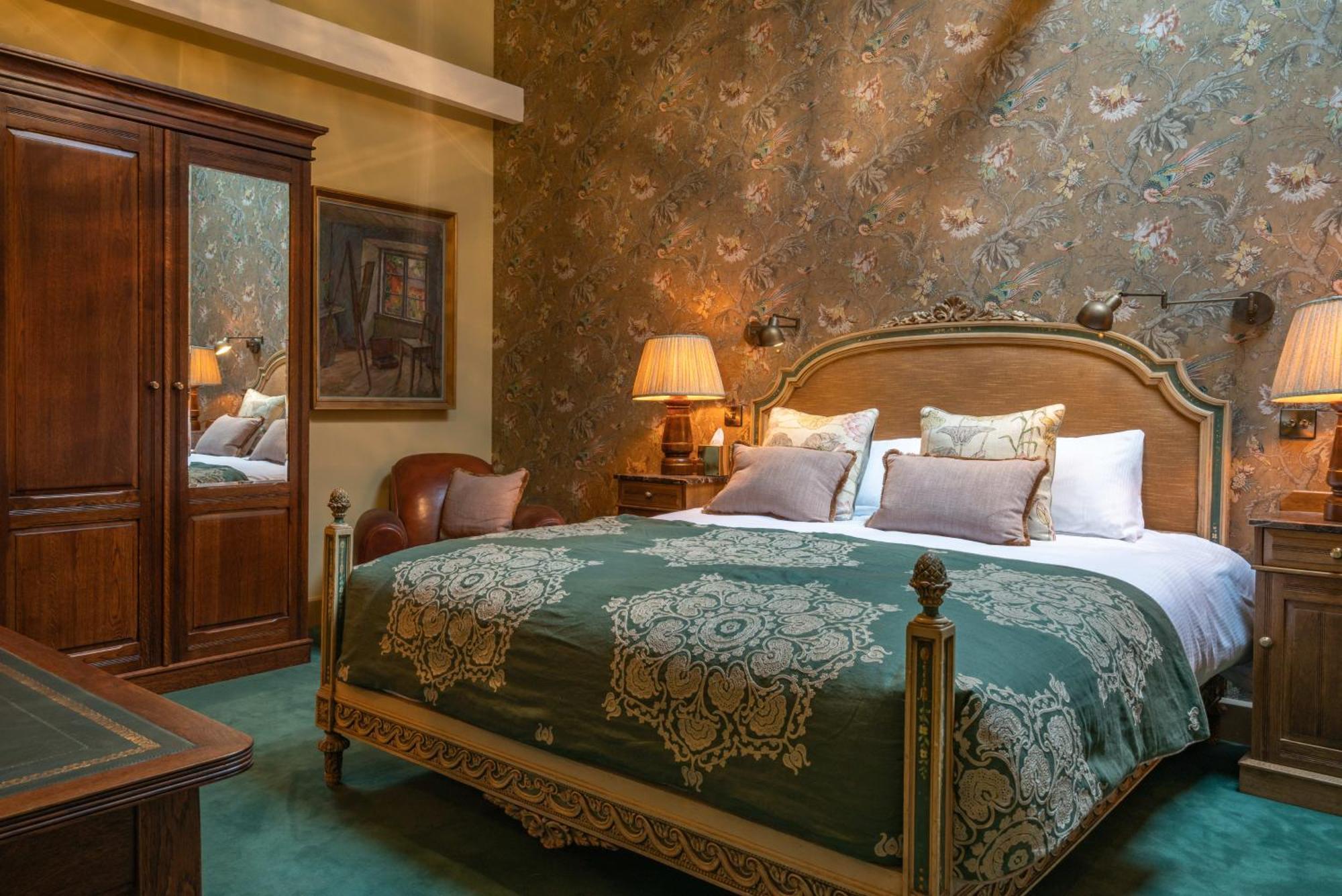 Albero Bedrooms Bedford Exterior photo